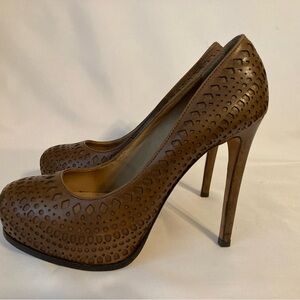 Pour La Victoire Veder Platform Pumps Hazelnut Brown Laser Cut Size 8.5